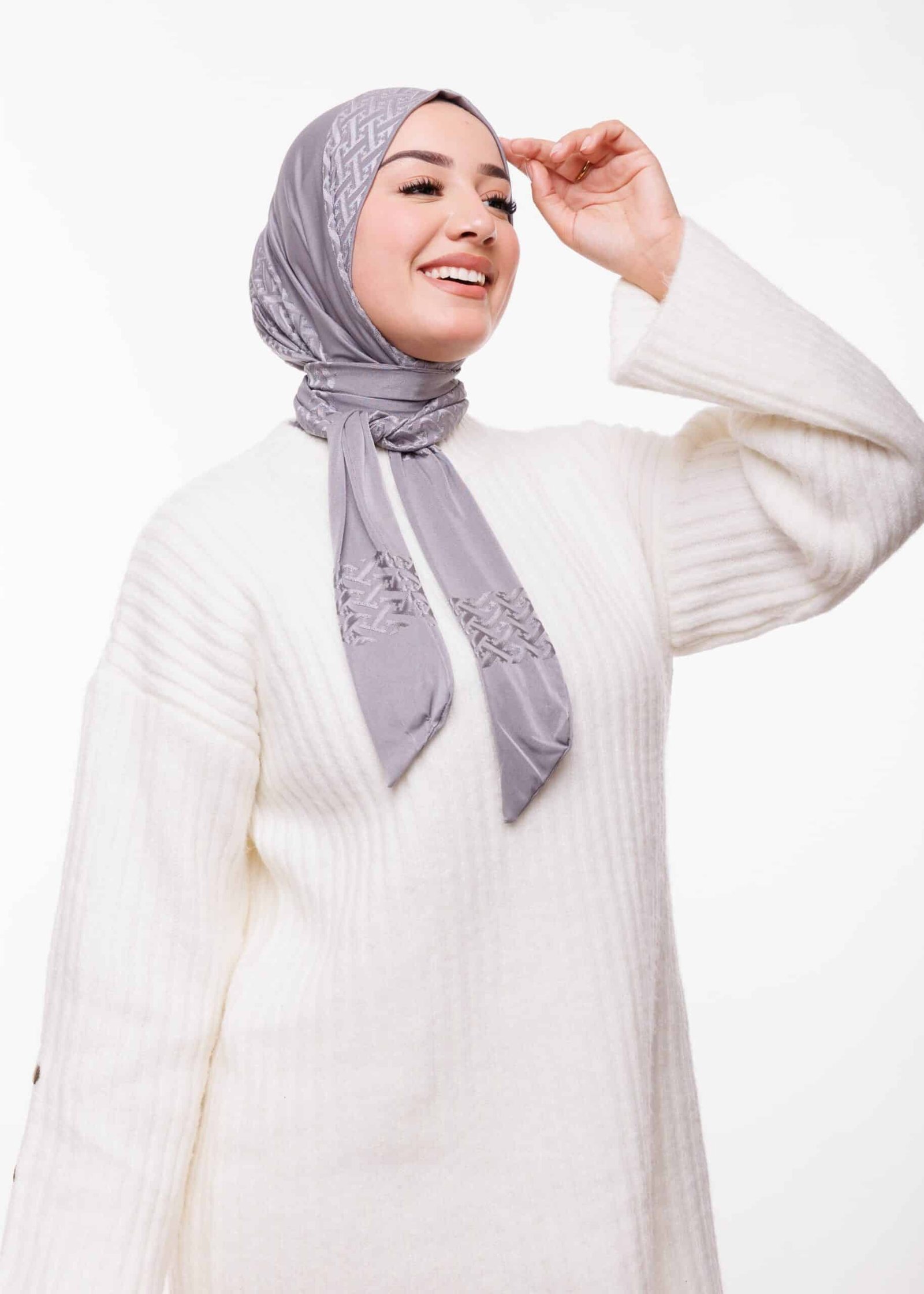 طبقية خليجية - رمادي -