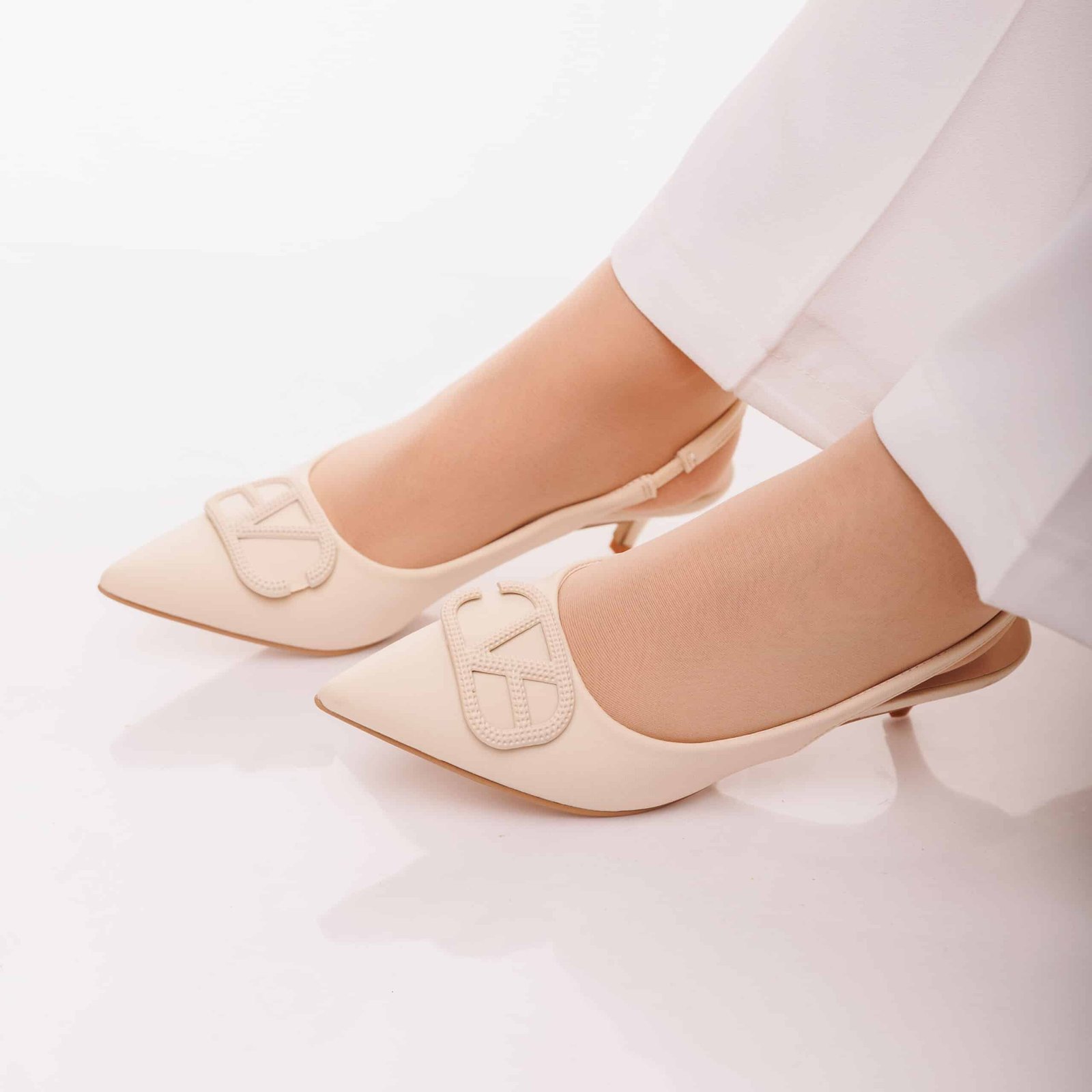 حذاء نسائي كلاسيكي بكعب عالي