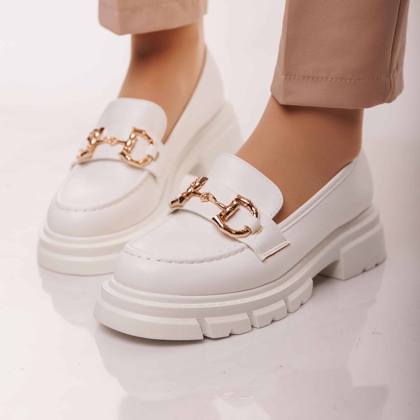 حذاء كلاسيكي أنيق