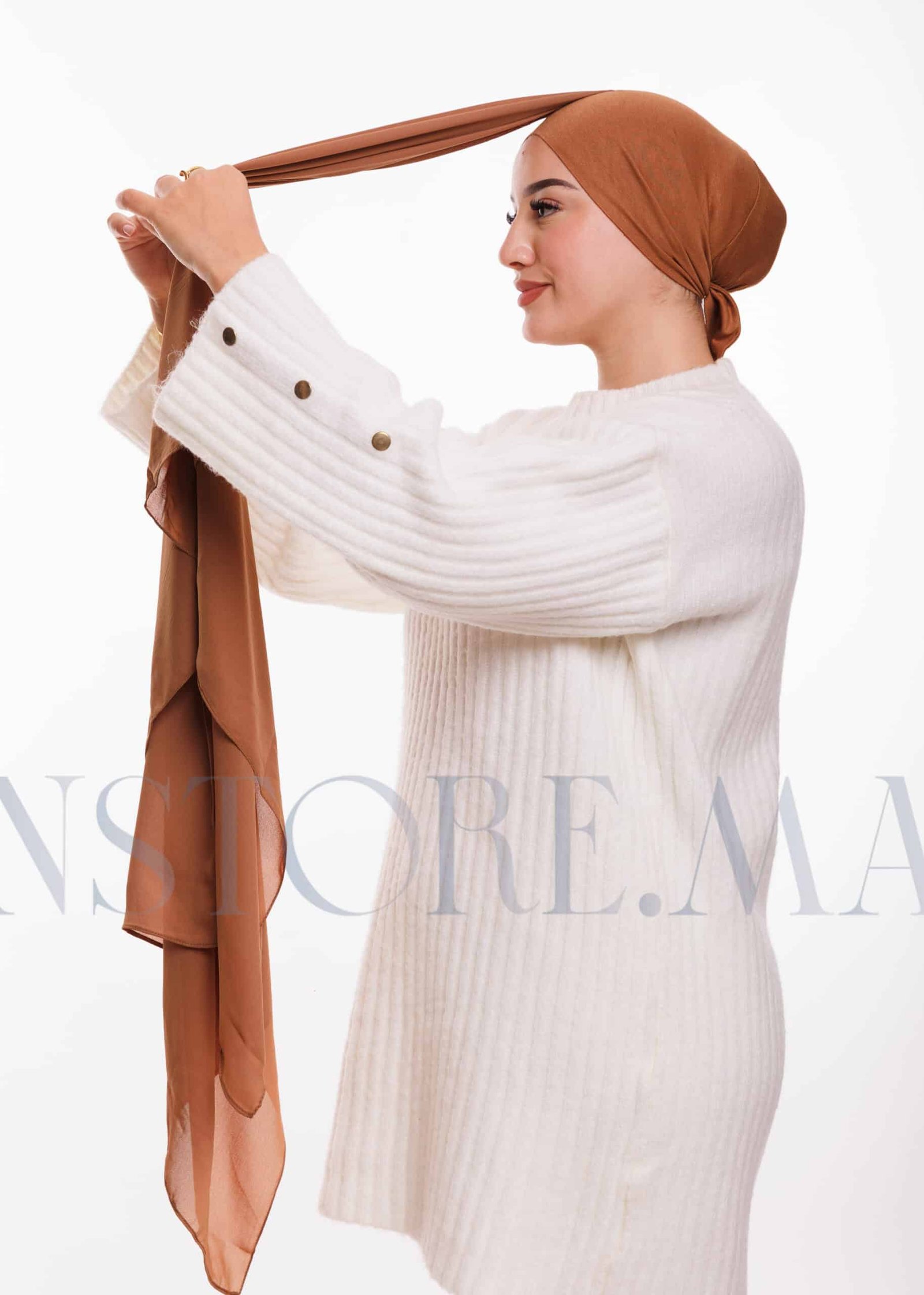 شال كريب بالبوني يربط من الخلف - كراميل غامق -