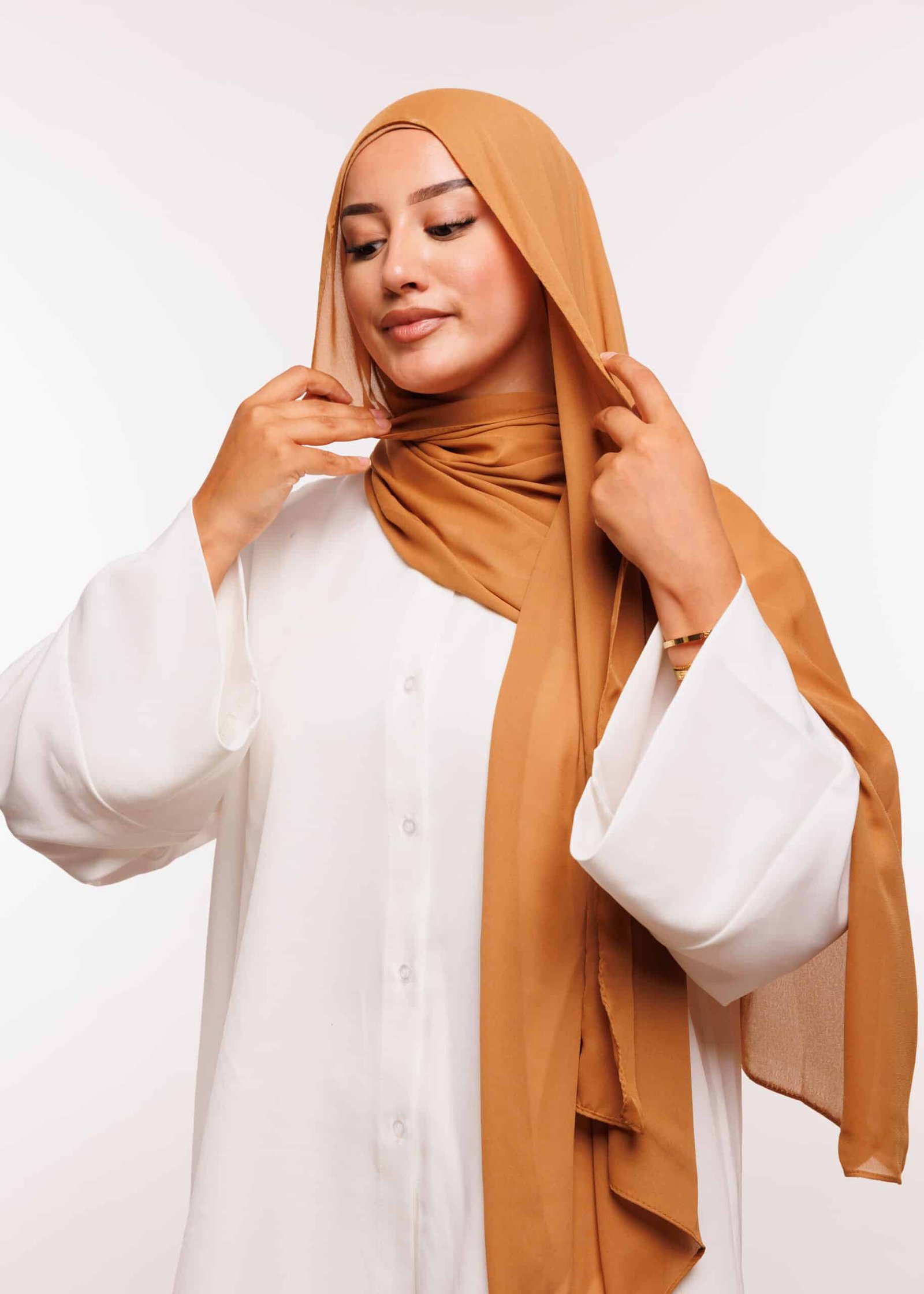 شال كريب بالبوني يربط من الخلف - بني فاتح -