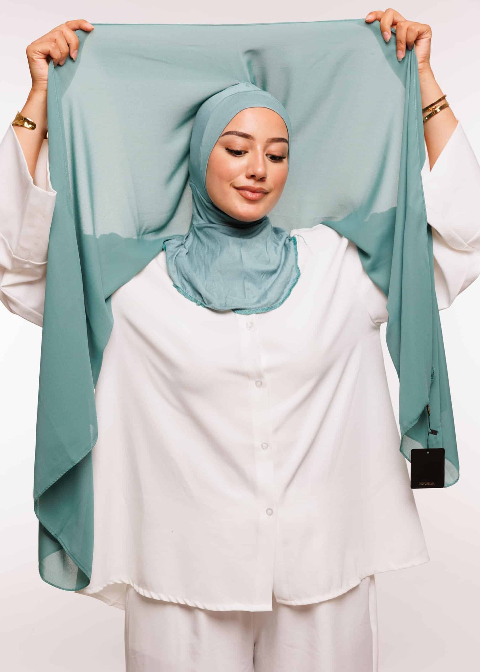 شال كريب حريري بالبوني "النينجا" - أخضر مائي -