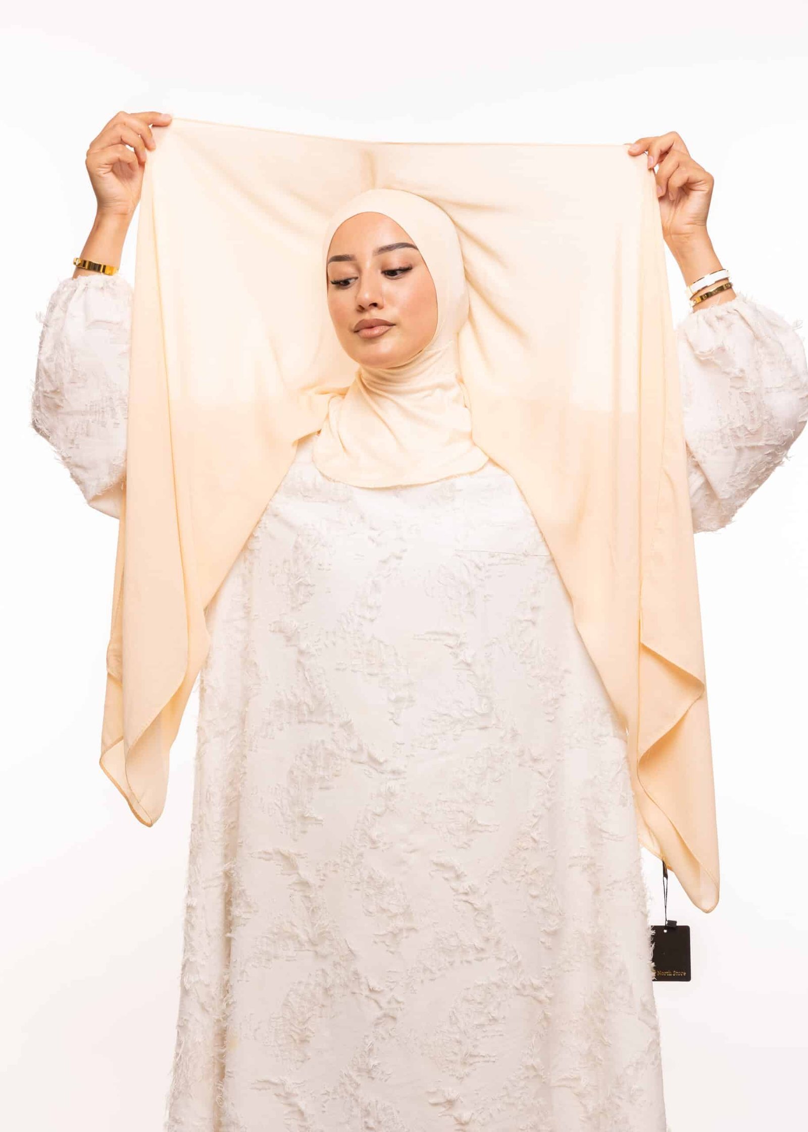 شال كريب حريري بالبوني "النينجا" - بيج باستيل