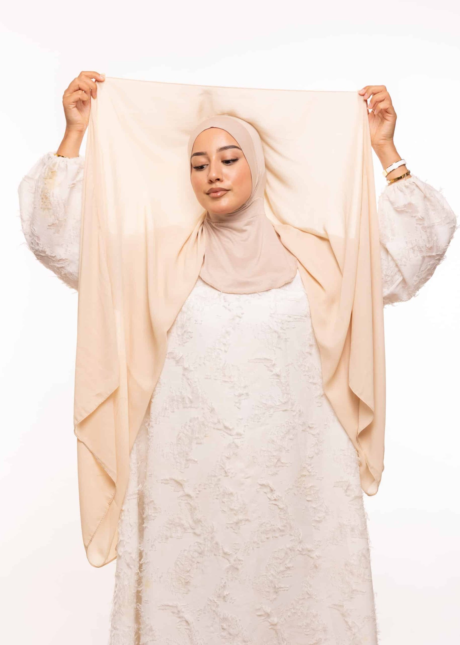 شال كريب بالبوني يربط من الخلف